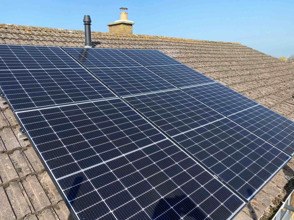 6 solar panels fitted by island renewables isle of wight