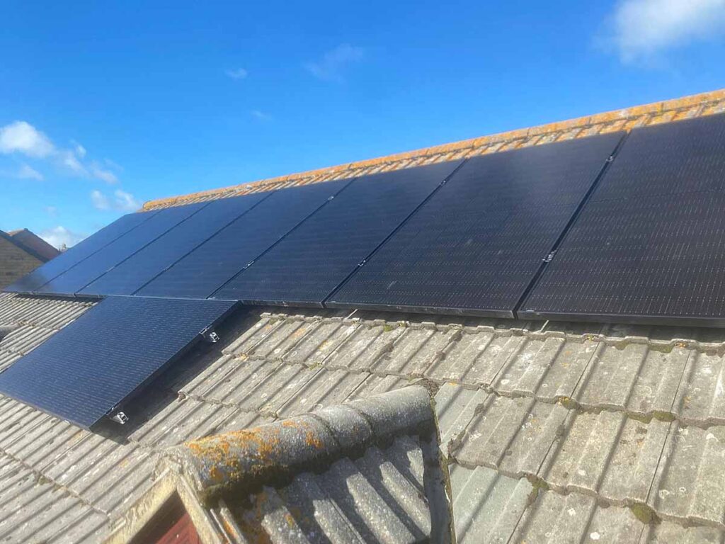 solar panels fitted in carisbrooke isle of wight by island renewables